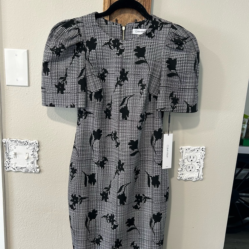 Brand New Calvin Klein Women’s Elegant Dress Size 2